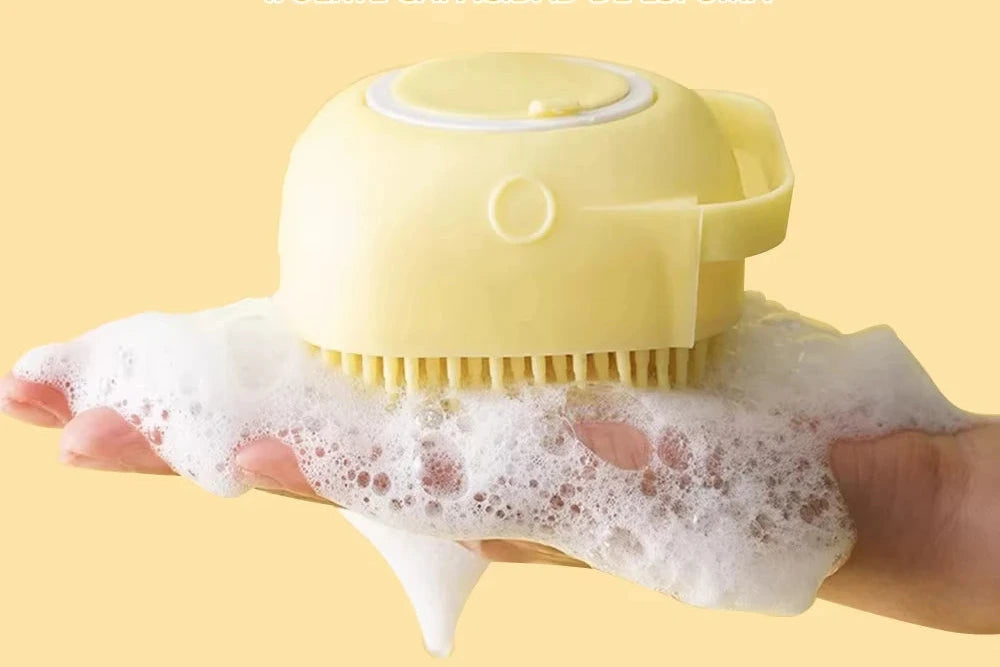 Silikonový kartáč na koupání psů a koček – zásobník na šampon