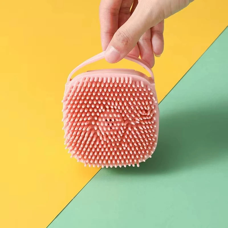Silikonový kartáč na koupání psů a koček – zásobník na šampon
